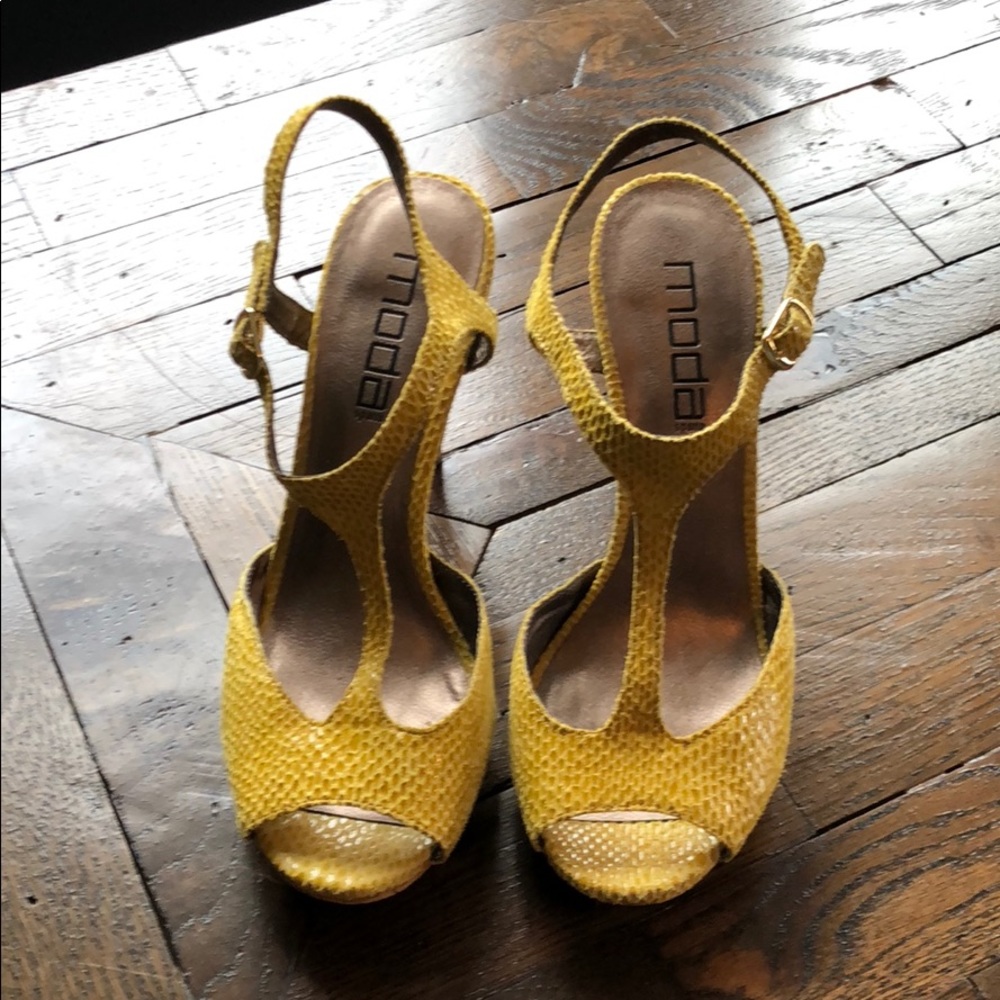Moda yellow open toe sandal